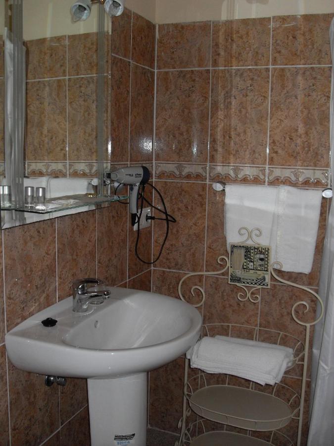 Hotel Asturias Arriondas Quarto foto