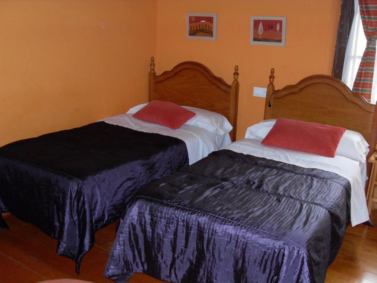 Hotel Asturias Arriondas Quarto foto